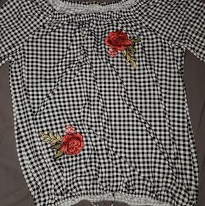 Free kisses rose shirt